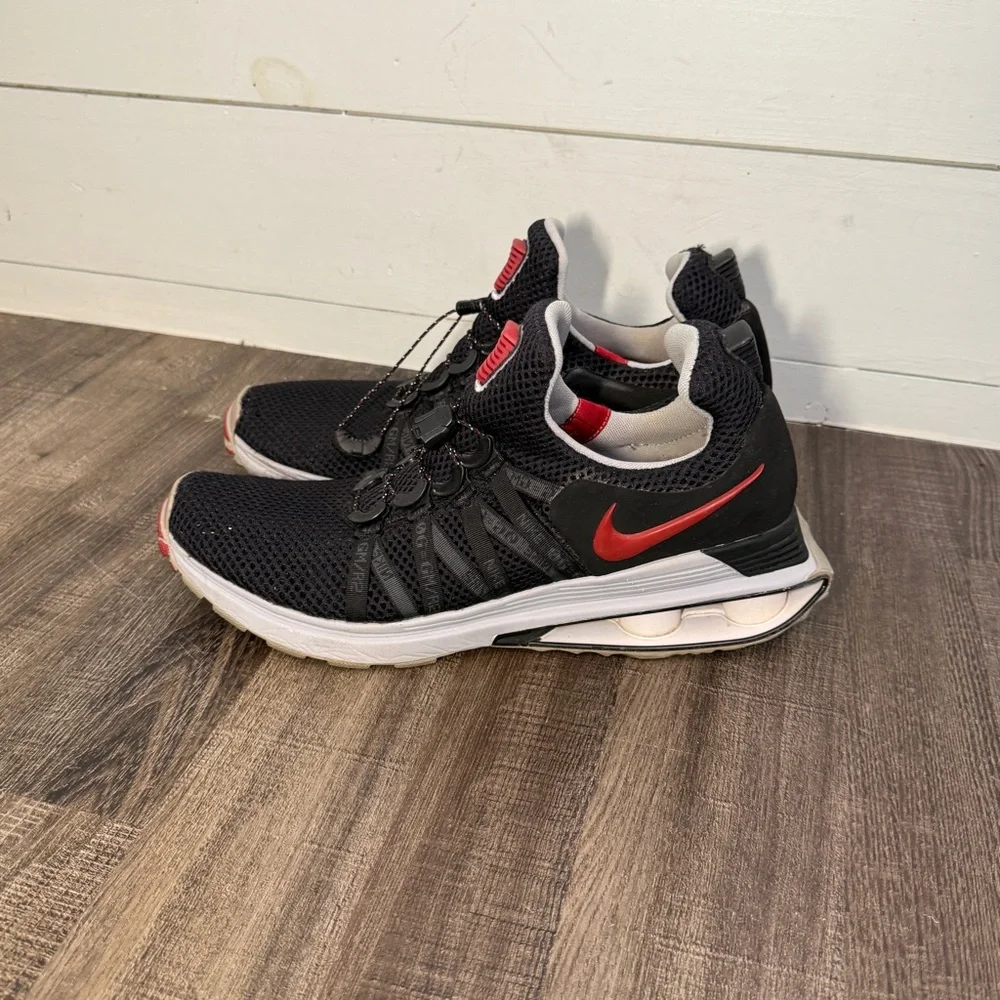 Nike shock style shoes black and red men's‎ size 8